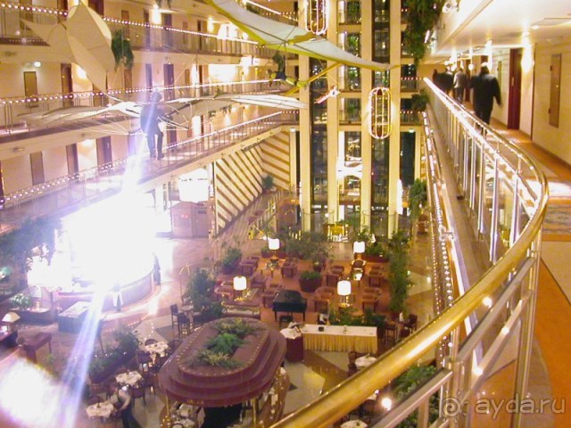 Холл отеля Maritim вид с балкона