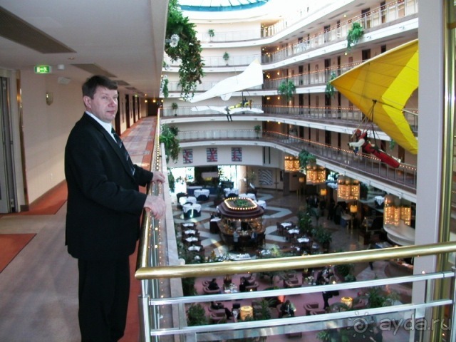 Холл отеля Maritim вид с балкона