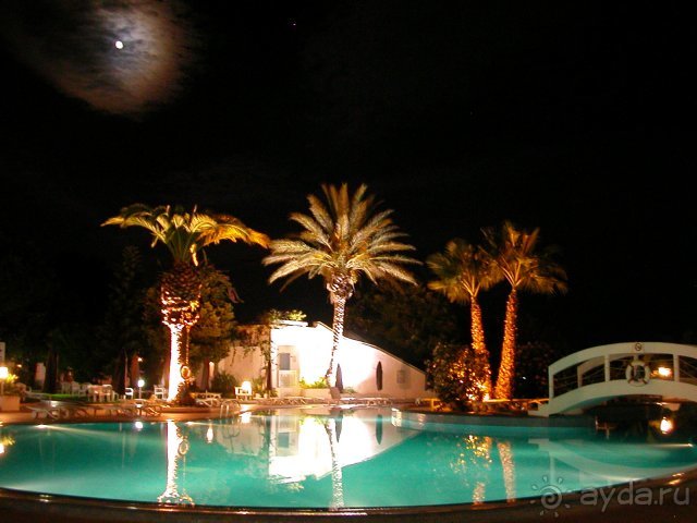 Бассейн отеля  Sol Azur ночью