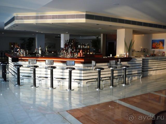 Утро в баре в Kontokali Bay