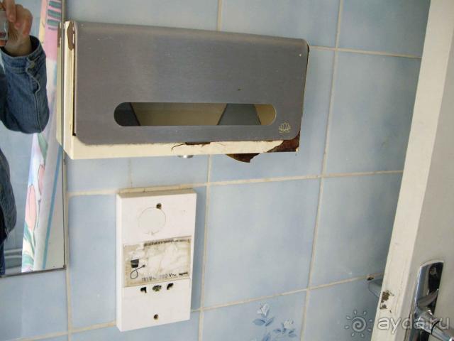 Отель в ужасном состоянии, персонал - нормальный