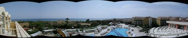 За свои деньги нормальный, средний отель. Можно ехать! Лучше семьей.