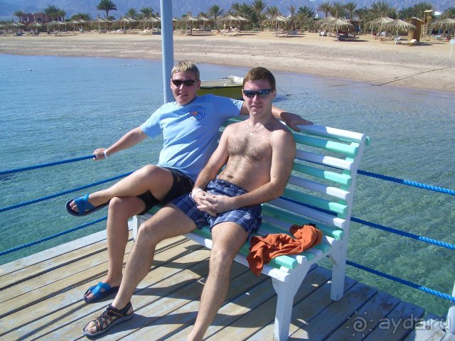 Пирс на пляже.