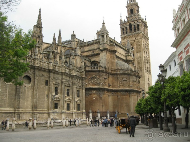 Севилья - площадь перед Кафедральным собором