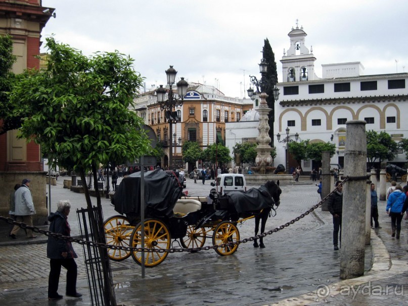 Севилья - площадь перед Кафедральным собором