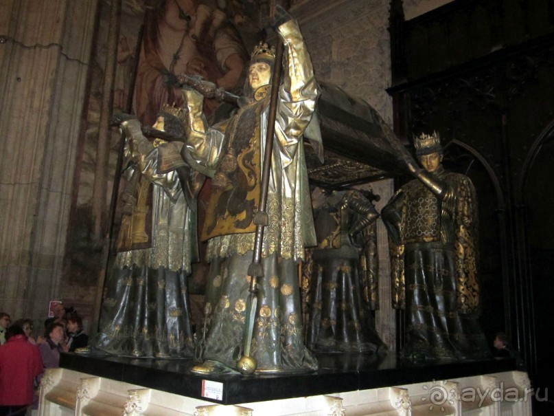 Кафедральный собор - Гробница Христофора Колумба