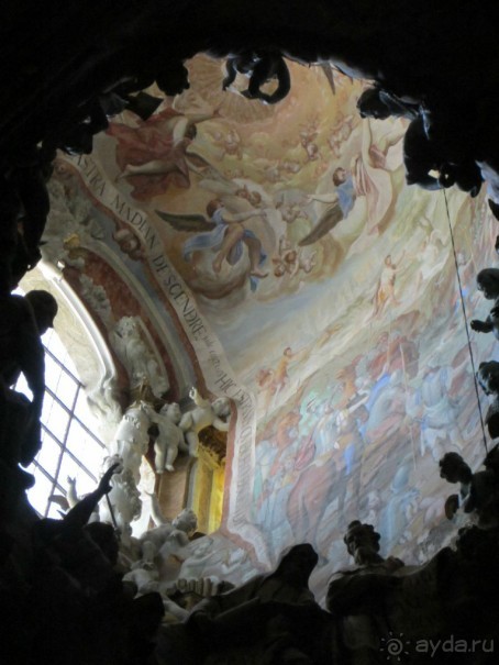 Толедо - Кафедральный собор, дыра в потолке