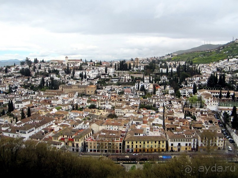 Вид на Альбайсин из бельведера зала Мешуар