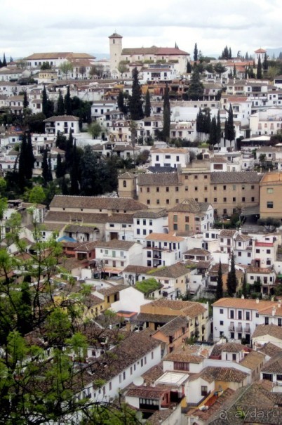 Вид на Альбайсин из бельведера зала Мешуар