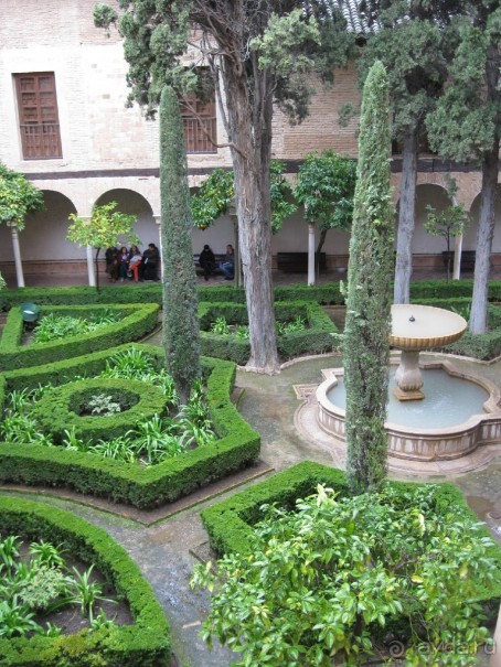 Внутренние дворики дворцов Насридов