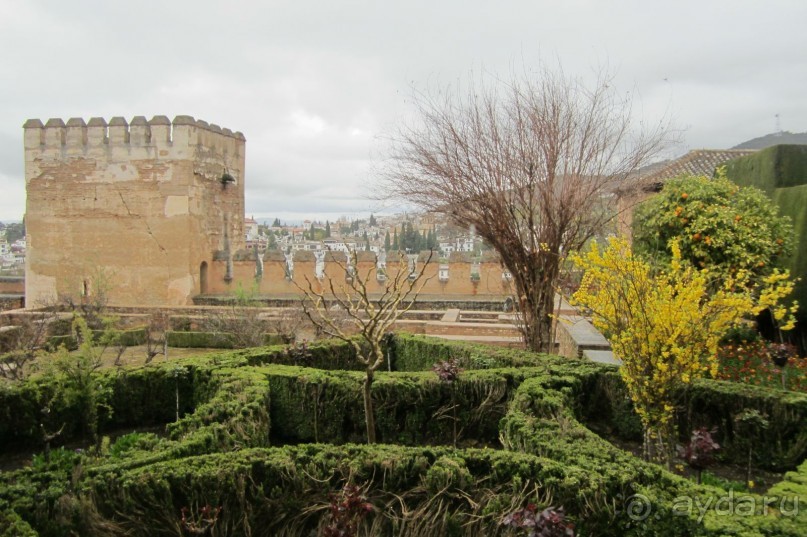 Внутренний дворик на входе во дворцы Насридов