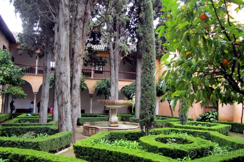 Внутренние дворики дворцов Насридов