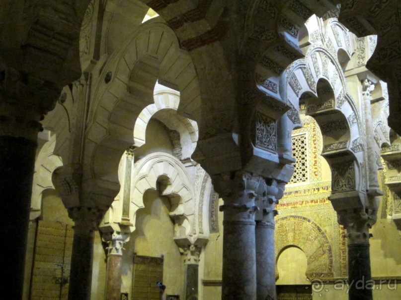 Мечеть-Собор - коллонада старой части Мечети