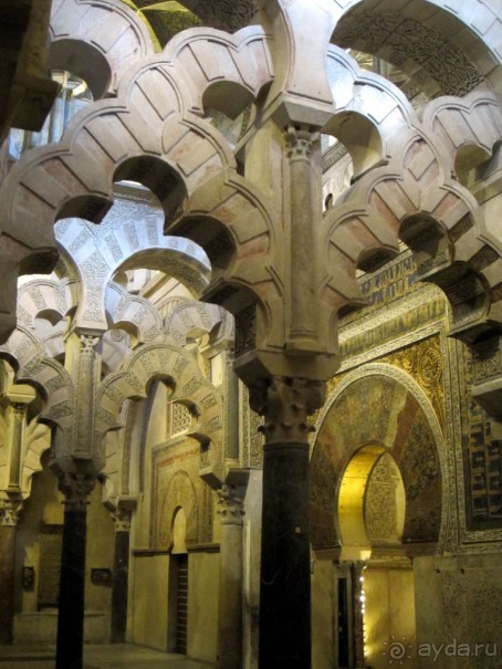 Мечеть-Собор - коллонада старой части Мечети