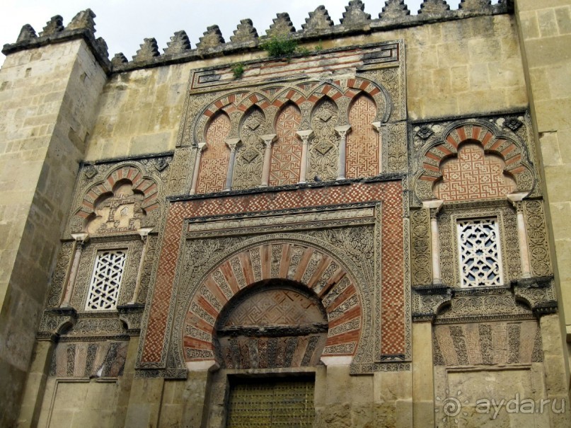 Кордоба - мечеть-собор снаружи