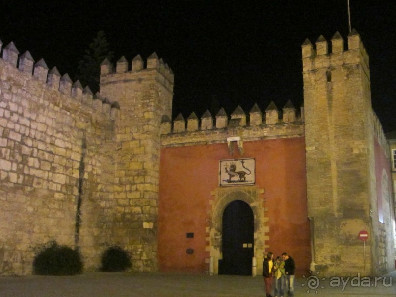 Севилья - Алькасар, Львиные ворота