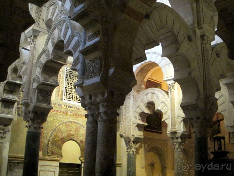 Мечеть-Собор - коллонада старой части Мечети