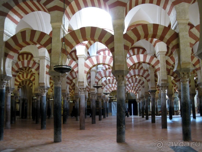 Мечеть-Собор - коллонада старой части Мечети