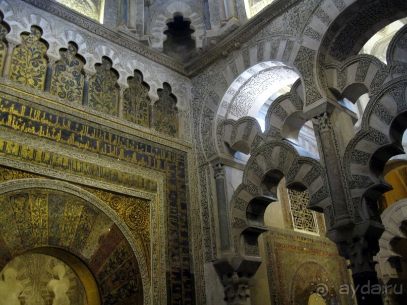 Мечеть-Собор - коллонада старой части Мечети