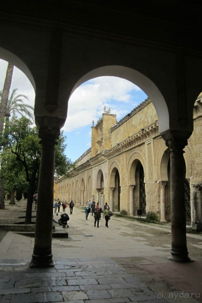 Мечеть-Собор - коллонада старой части Мечети