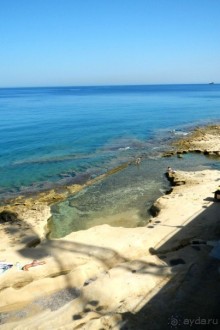 Городской пляж в Слиме со стороны открытого моря