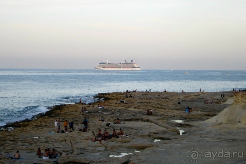 Городской пляж в Слиме со стороны открытого моря