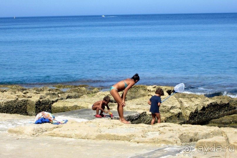 Городской пляж в Слиме со стороны открытого моря