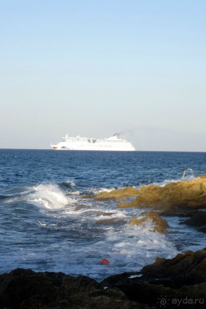 Городской пляж в Слиме со стороны открытого моря