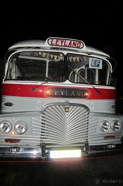 Старый мальтийский автобус (серый, такие ходили на Гозо)