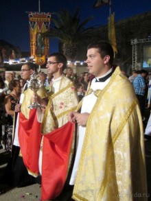 И сопровождающие лица...