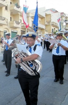 Шествие оркестра местного полицейского участка