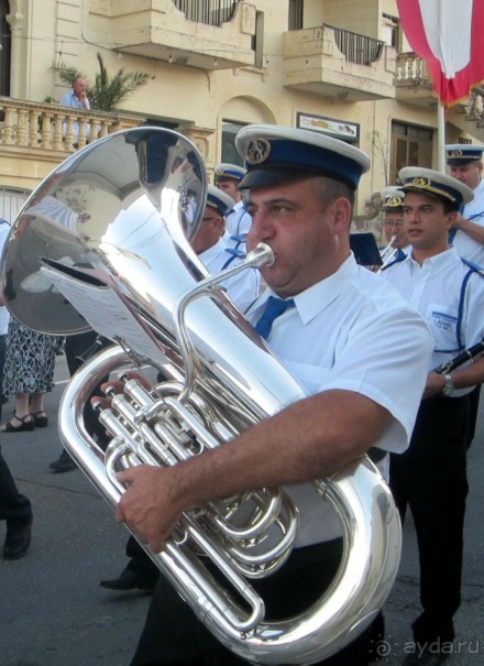 Шествие оркестра местного полицейского участка