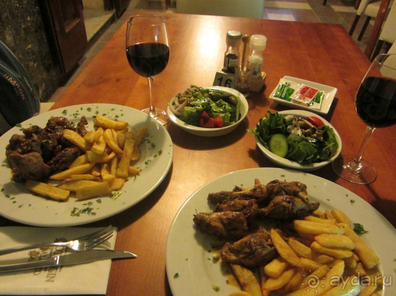 Рабат - традиционный мальтийский кролик с вином, 12 евро с носа