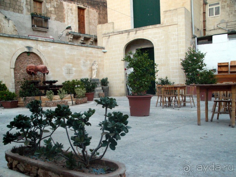 Рабат - внутренний дворик кафе Bottegin Palazzo Lara