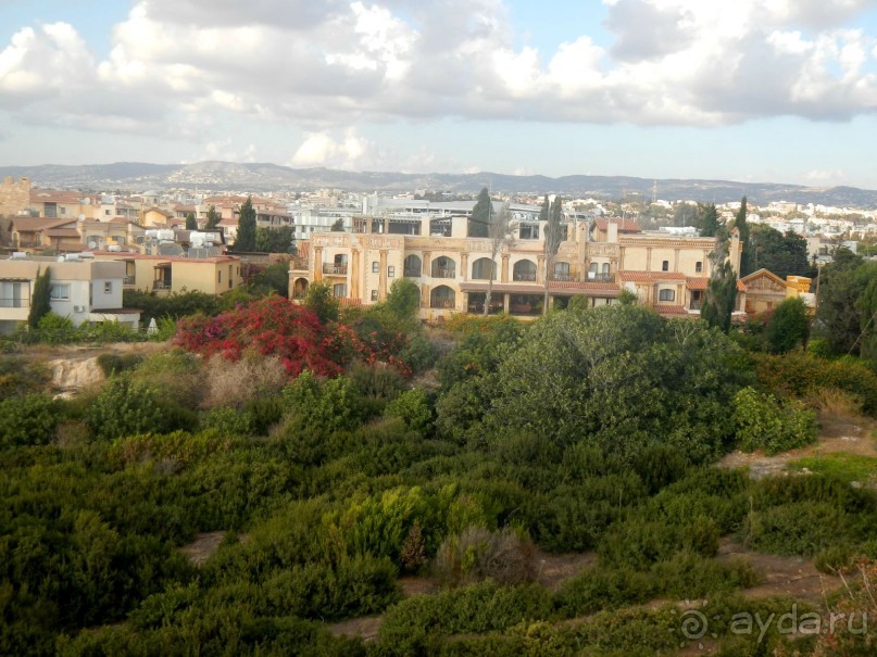 Вид на отель Roman из Археологического парка