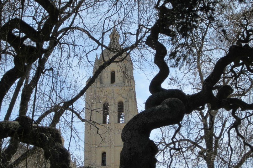 Plaza de la Merced - вид на колокольню Кафедрального собора
