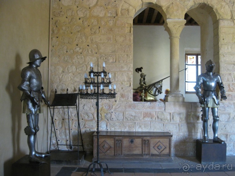Алькасар внутри - пушки, рыцари, доспехи ...