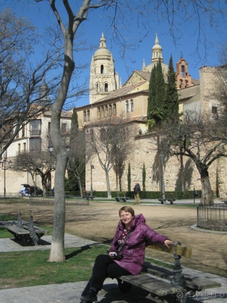 Вдоль крепостных стен...