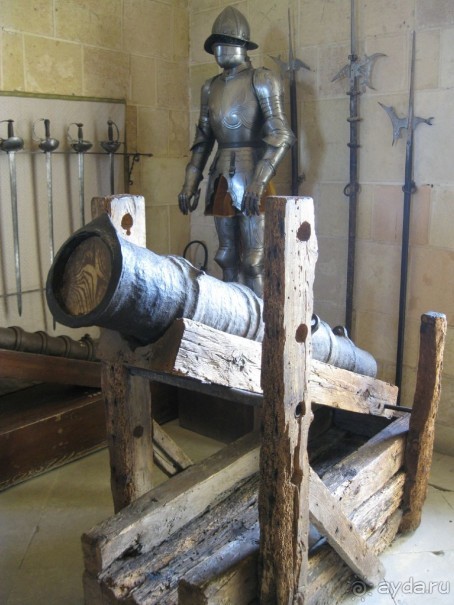 Алькасар внутри - пушки, рыцари, доспехи ...