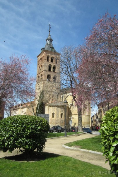 Plaza de la Merced - церковь san Andres