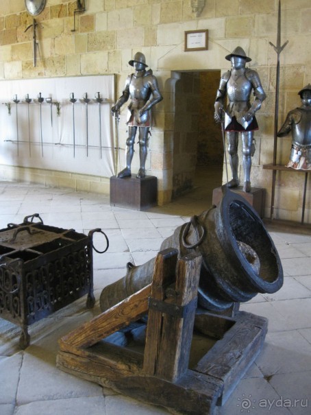 Алькасар внутри - пушки, рыцари, доспехи ...
