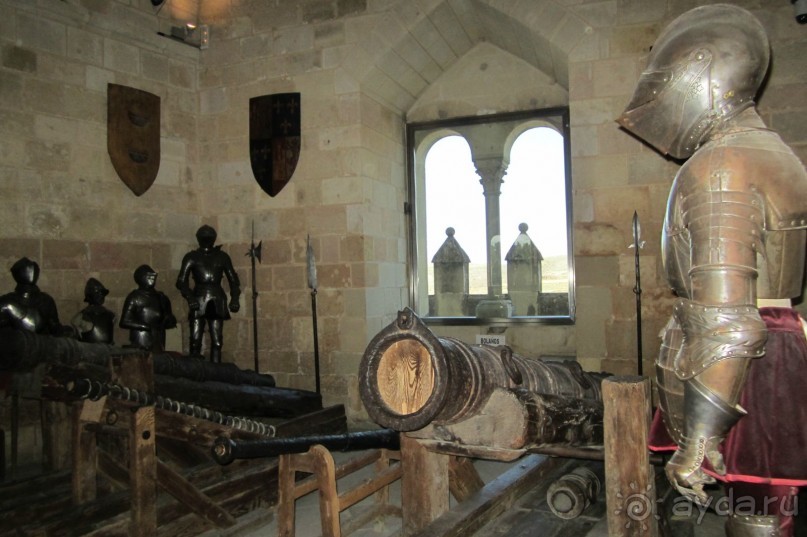 Алькасар внутри - пушки, рыцари, доспехи ...
