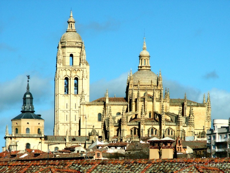 Вид на Кафедральный собор от церкви  San Millan