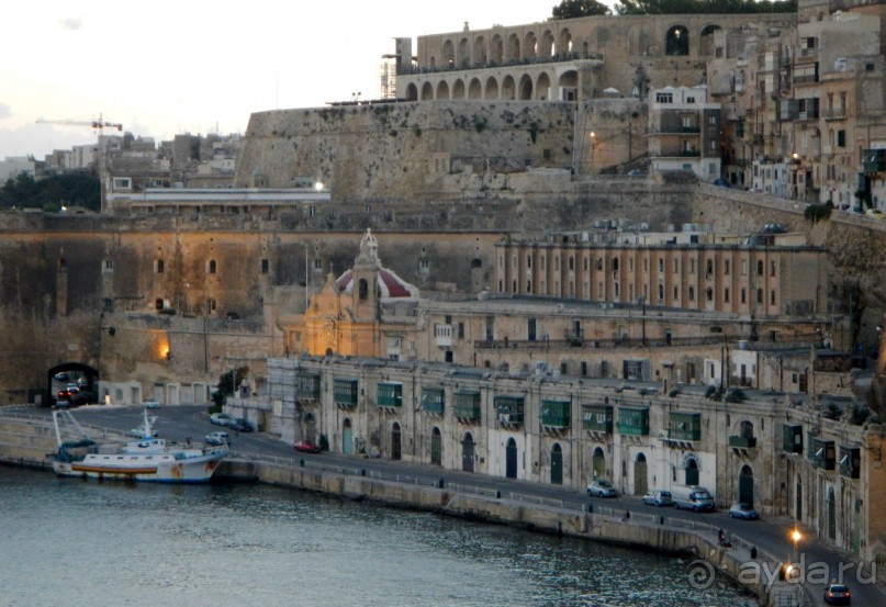 Вид на Верхние сады Баракка от мемориала Колокол