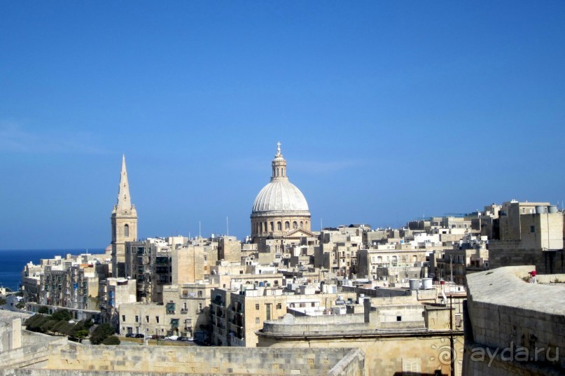 Вид на шпиль Собор св. Павла и купол церкви Кармелиток их парка Гастингса