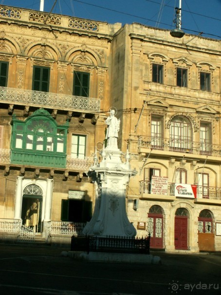 Статуея св. Лаврентия на Victory Square