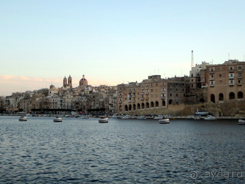 Вид на Сенглею с набережной Витториозы