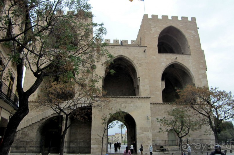 Башня Torres de los Serranos