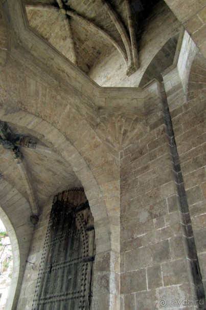 Башня Torres de los Serranos