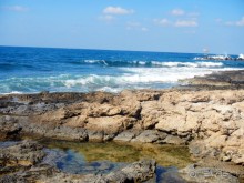 Берег моря у отеля